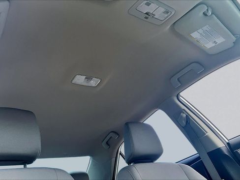 Used 2014 Toyota Corolla LE FWD image 13