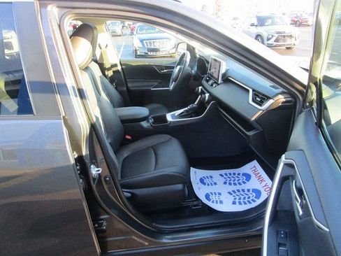 Used 2023 Toyota RAV4 XLE Premium image 28