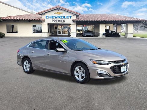 Used 2023 Chevrolet Malibu LT FWD image 2