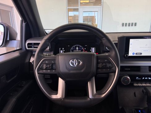 Certified 2025 Toyota 4Runner SR5 AWD/4WD image 9