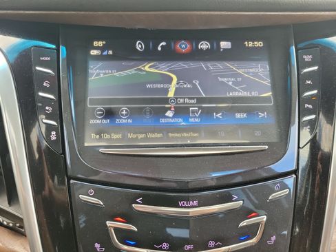 Used 2018 Cadillac Escalade Luxury AWD/4WD image 28