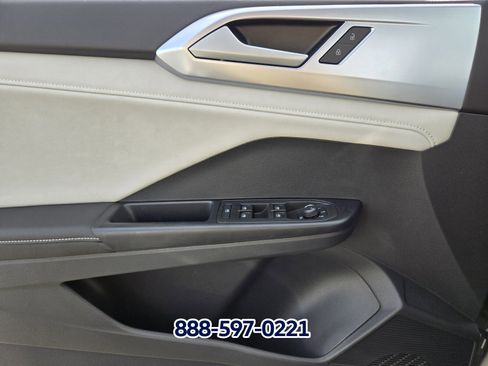 New 2026 Volkswagen Taos SE image 22