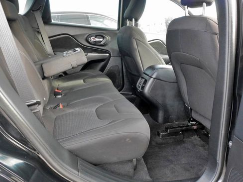 Used 2019 Jeep Cherokee Latitude w/ Cold Weather Group image 19