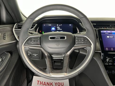 Used 2024 Jeep Grand Cherokee Limited w/ Black Appearance Package image 13