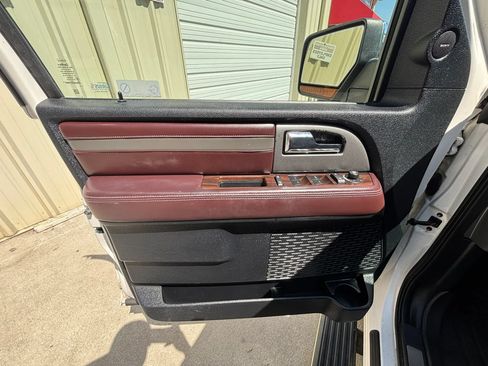 Used 2015 Ford Expedition EL Platinum RWD image 22