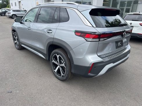 New 2025 Volkswagen Tiguan SE image 8