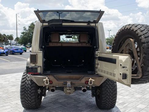 Used 2017 Jeep Wrangler Unlimited Sahara AWD/4WD image 7