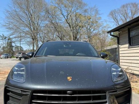 Used 2022 Porsche Macan Base AWD 4dr SUV image 9