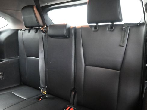 Certified 2024 Toyota Highlander XLE image 19