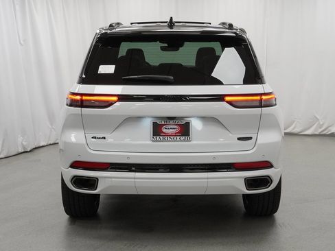 New 2025 Jeep Grand Cherokee Summit w/ Obsidian Package image 10