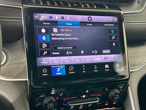 Used 2023 Jeep Grand Cherokee Limited image 15