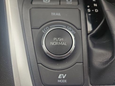 Used 2023 Toyota RAV4 LE AWD/4WD image 27