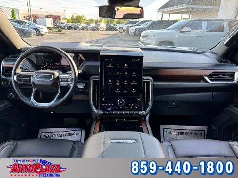 Used 2025 GMC Yukon XL Denali AWD/4WD image 25