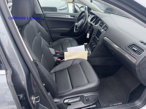 Used 2017 Volkswagen Golf Alltrack S image 9