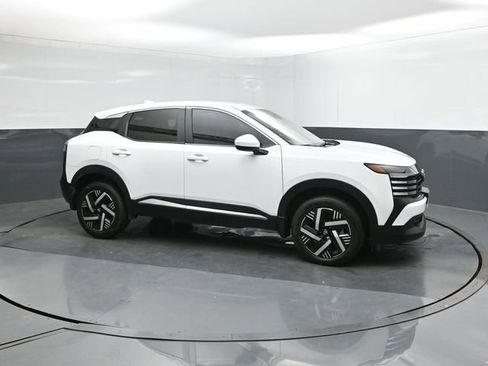 Used 2025 Nissan Kicks SV FWD image 13