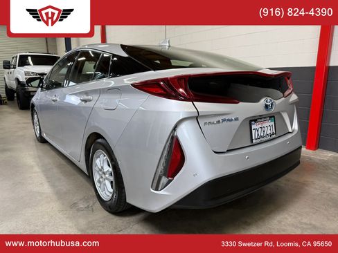 Used 2017 Toyota Prius Prime Advanced w/ Carpet Mat Package FWD image 5