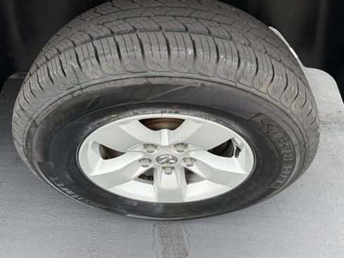 Used 2019 RAM 1500 Classic SLT AWD/4WD image 9