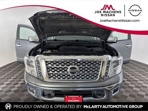 Used 2018 Nissan Titan SL image 11