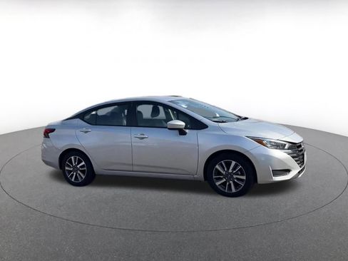 Used 2025 Nissan Versa SV image 2