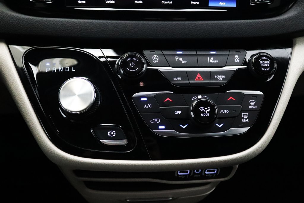 Used 2024 Chrysler Pacifica Touring-L FWD image 24