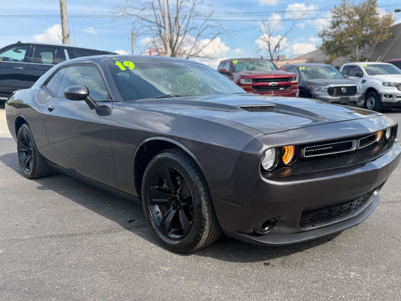 Used 2019 Dodge Challenger SXT RWD image 1