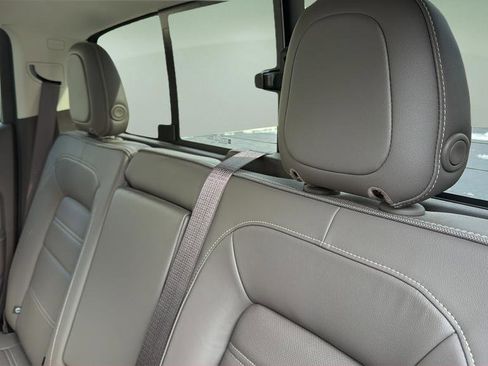 Used 2022 GMC Canyon Denali image 16