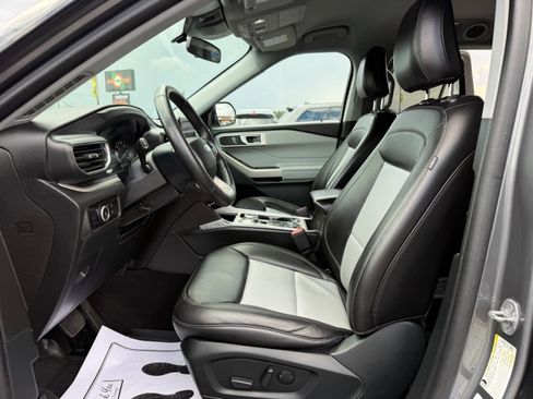 Used 2024 Ford Explorer XLT w/ Equipment Group 202A AWD/4WD image 26