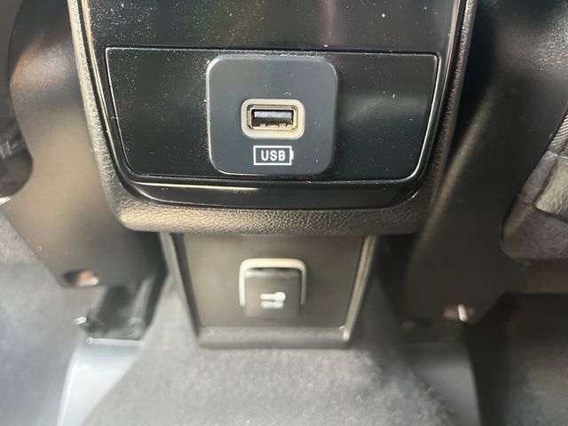 Used 2023 Jeep Compass Latitude AWD/4WD image 32