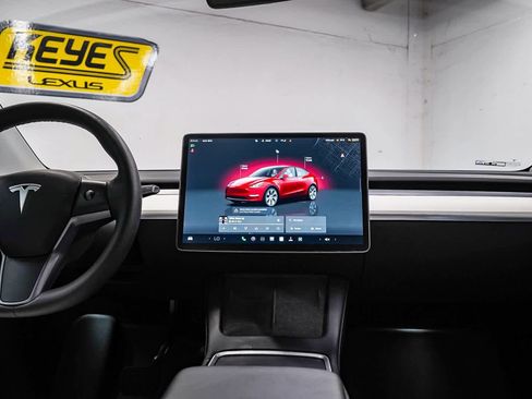 Used 2022 Tesla Model Y Long Range image 13