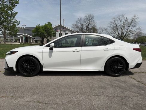Used 2025 Toyota Camry SE w/ Convenience Package image 42