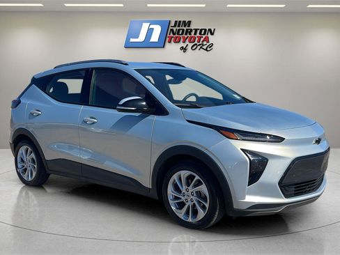 Used 2023 Chevrolet Bolt EUV LT w/ Driver Confidence Package image 3