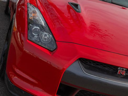 Used 2010 Nissan GT-R Premium image 12