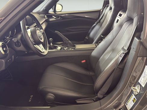Used 2021 MAZDA MX-5 Miata Grand Touring RWD image 9