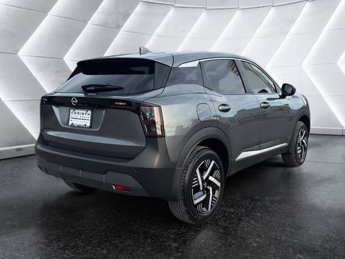 Used 2025 Nissan Kicks SV w/ Illumination Package image 7