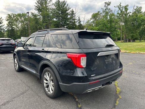 Used 2020 Ford Explorer XLT w/ Equipment Group 202A AWD/4WD image 8