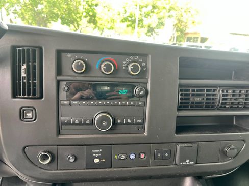 Used 2020 Chevrolet Express 2500 RWD image 24