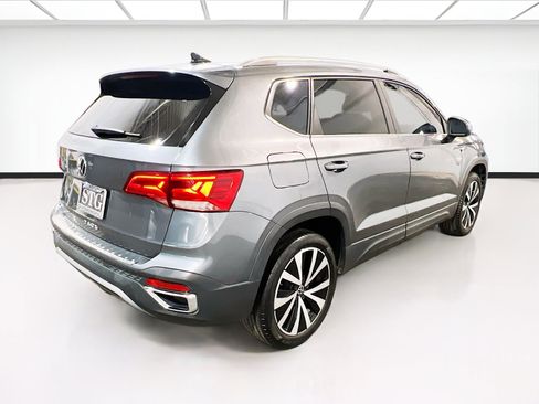 Used 2022 Volkswagen Taos SE image 4