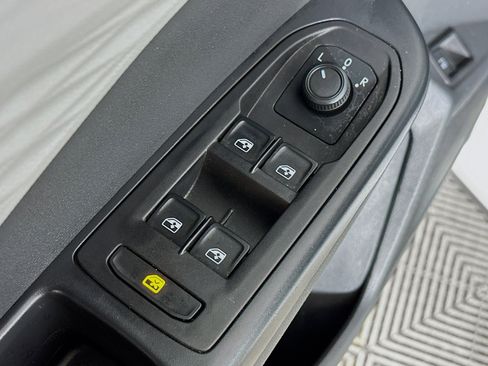 Used 2024 Volkswagen Taos S image 17