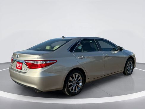 Used 2016 Toyota Camry XLE w/ Moonroof Package FWD image 5