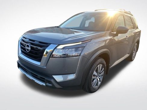 Used 2024 Nissan Pathfinder SL image 3