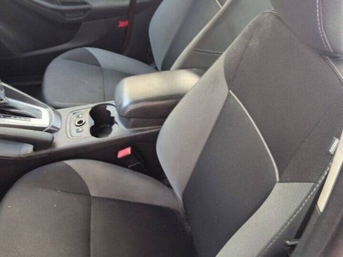 Used 2014 Ford Focus SE w/ SE Winter Package FWD image 10