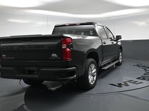 Used 2022 Chevrolet Silverado 1500 Custom w/ Safety Confidence Package AWD/4WD image 9