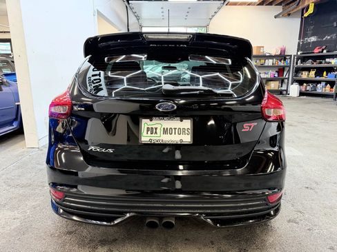 Used 2017 Ford Focus ST w/ Equipment Group 401A image 7