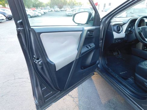 Used 2015 Toyota RAV4 LE AWD/4WD image 18
