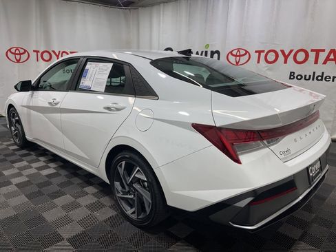 Used 2025 Hyundai Elantra SEL image 4