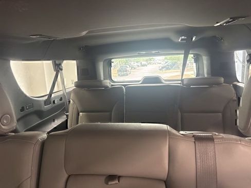Used 2022 Chevrolet Suburban LT RWD image 22