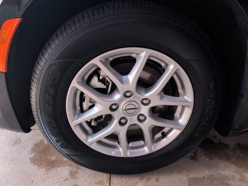 Used 2025 Chrysler Pacifica Select image 29