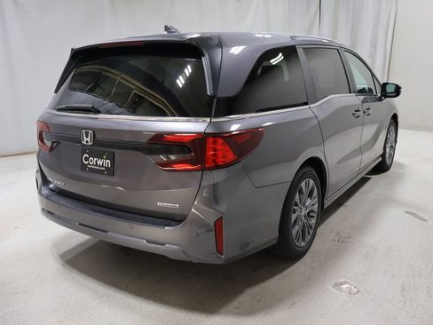 New 2026 Honda Odyssey Touring image 5