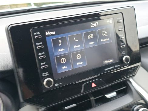 Used 2022 Toyota Venza LE image 29