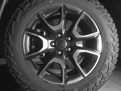 Used 2025 Jeep Compass Trailhawk AWD/4WD image 12